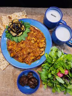 عکسی از دستور خوراک بادمجان و قارچ 🍆🍅🍄
