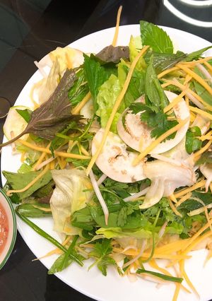 Hình của món Rau sống chấm mắm ruốc.