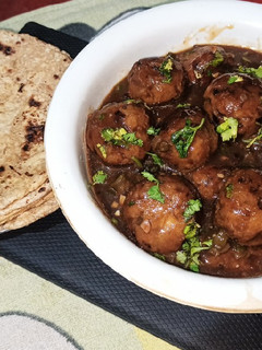 लेफ्ट ओवर राइस मंचूरियन (leftover rice manchurian recipe in Hindi) रेसिपी मुख्य फोटो