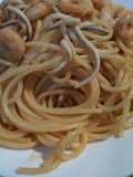 Espaguetis con gambas y gulas