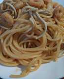 Espaguetis con gambas y gulas