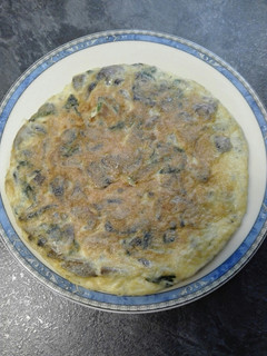 Una foto de Tortilla de champiñones y espinacas