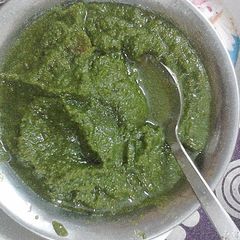 A picture of Mint coriander amla chutney.
