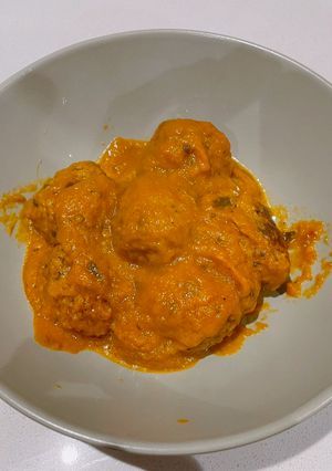 A picture of Vegan Meatball with Sauce.