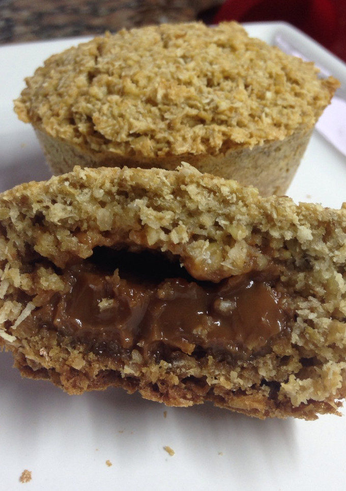 Una foto de Muffins de coco, avena y dulce de leche