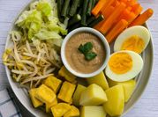 A picture of leaf vegetable chile sauce