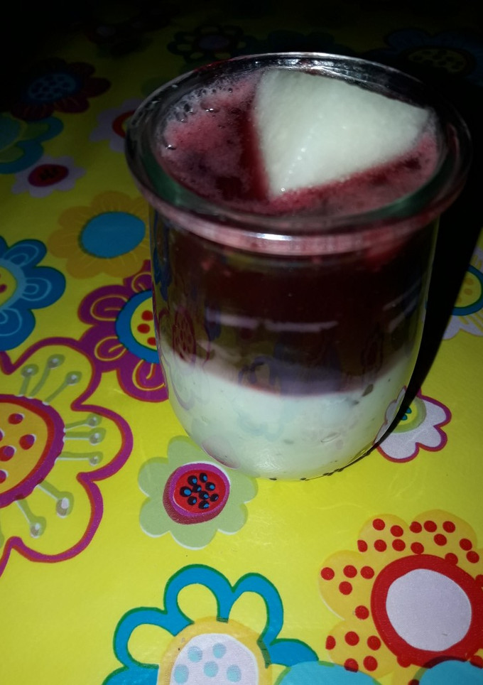 Una foto de Yogur de stracciatella con fruta