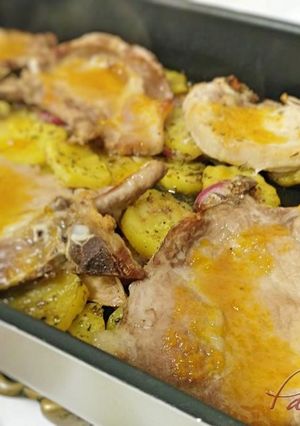 Foto principal de Chuletas de cerdo al horno con glaseado de mermelada de melocotón y especias