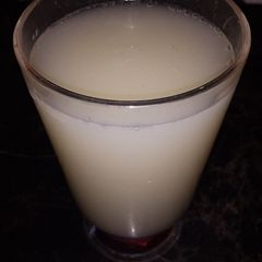 A picture of Orange and ginger juice.