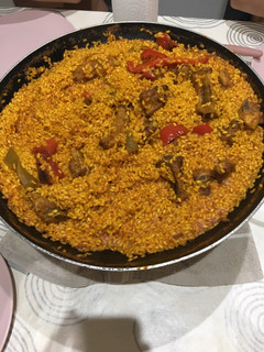Una foto de Arroz y costillejas