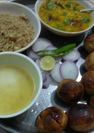 दाल बाटी और चूरमा (Dal bati aur churma recipe in hindi) रेसिपी मुख्य फोटो