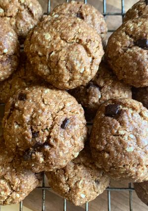A picture of Chubby Oatmeal Cookies.
