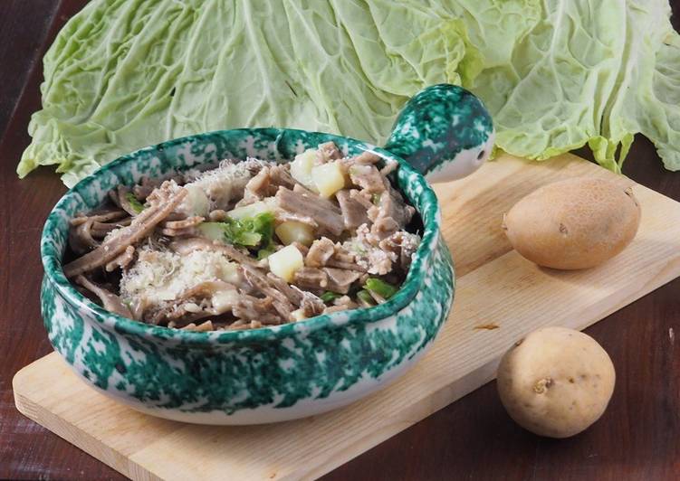 Pizzoccheri con cavolo verza, patate e raschera