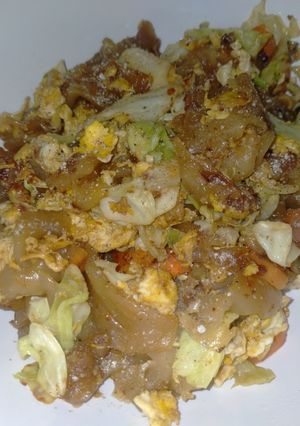 รูปของ ผัดซีอิ๊วไข่มังสวิรัติ (Stir-fried Rice Noodles with Soy Sauce, Egg, and Vegetables)