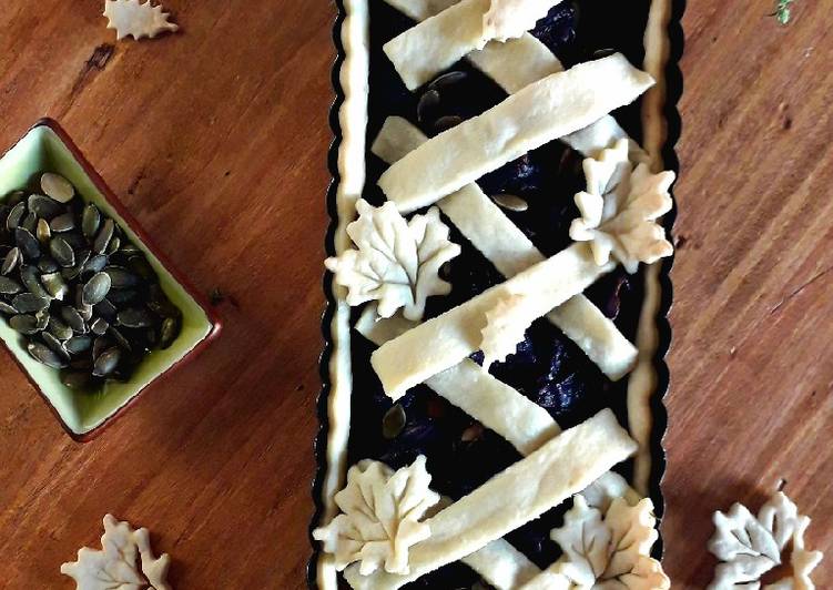 Recetta di Fatto in casa super veloce Crostata salata al cavolo cappuccio viola