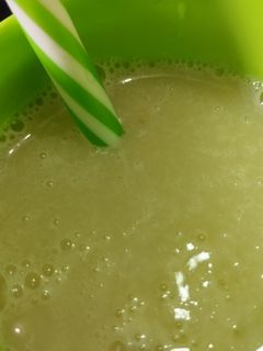 Una foto de Jugo🧋de melón🧃y guanábana en leche🥛🍯🧃🧋