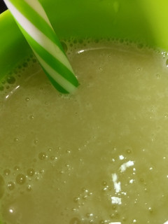 Una foto de Jugo🧋de melón🧃y guanábana en leche🥛🍯🧃🧋