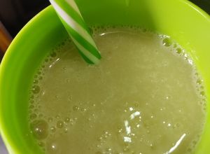 Una foto de Jugo🧋de melón🧃y guanábana en leche🥛🍯🧃🧋