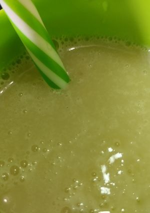 Una foto de Jugo🧋de melón🧃y guanábana en leche🥛🍯🧃🧋