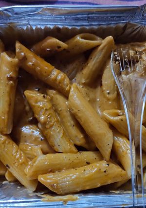 A picture of White sauce pasta.