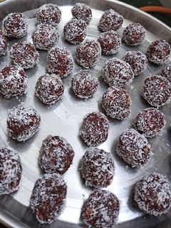 બીટ રુટ Beetroot balls in Gujarati ) રેસીપી મુખ્ય ફોટો