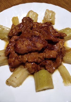 A picture of Pork Chop in Leeks.