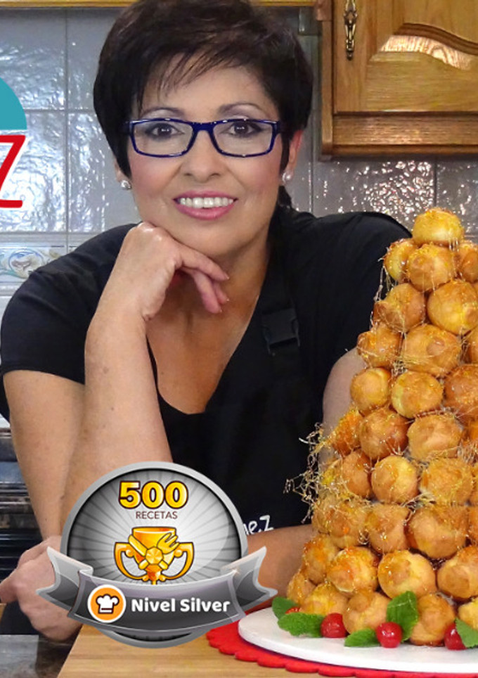 Una foto de Croquembouche o Tarta de profiteroles rellenos de crema