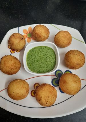 A picture of Farali kachori.