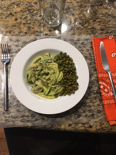 Una foto de Noodles de Zucchini con pesto de aguacate🥑