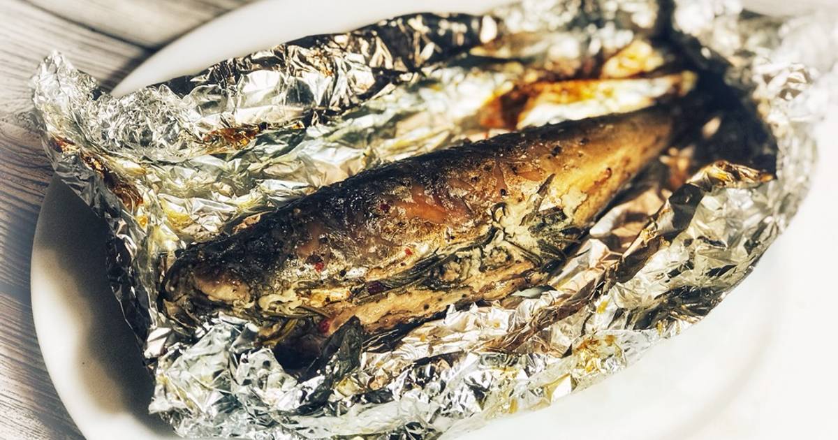 Запекаем скумбрию в духовке целиком без фольги
