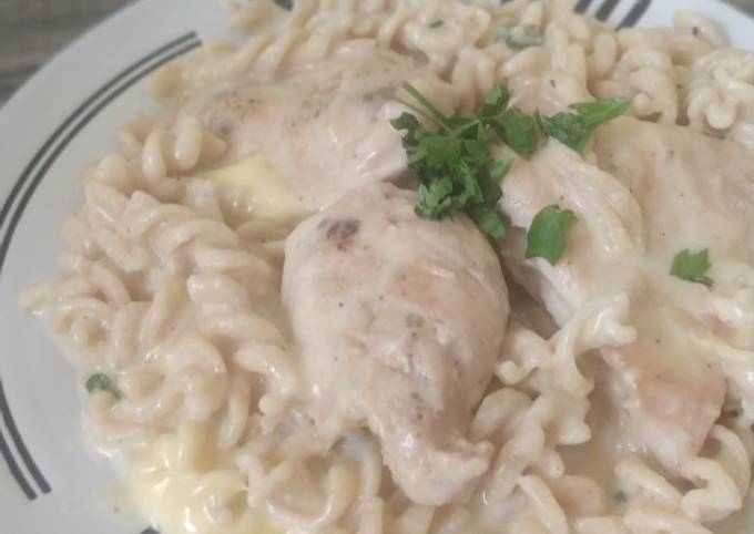 Fusilli sauce Alfredo au poulet