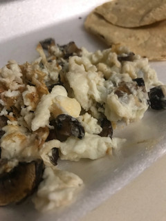 Una foto de Huevo con champiñones (saludable)