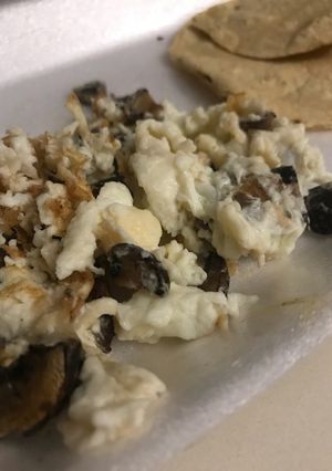 Una foto de Huevo con champiñones (saludable)