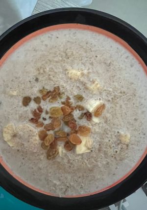 صورة لوصفة شوفان بالحليب والموز والعسل