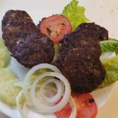 A picture of Kacha Keema ka kabab.