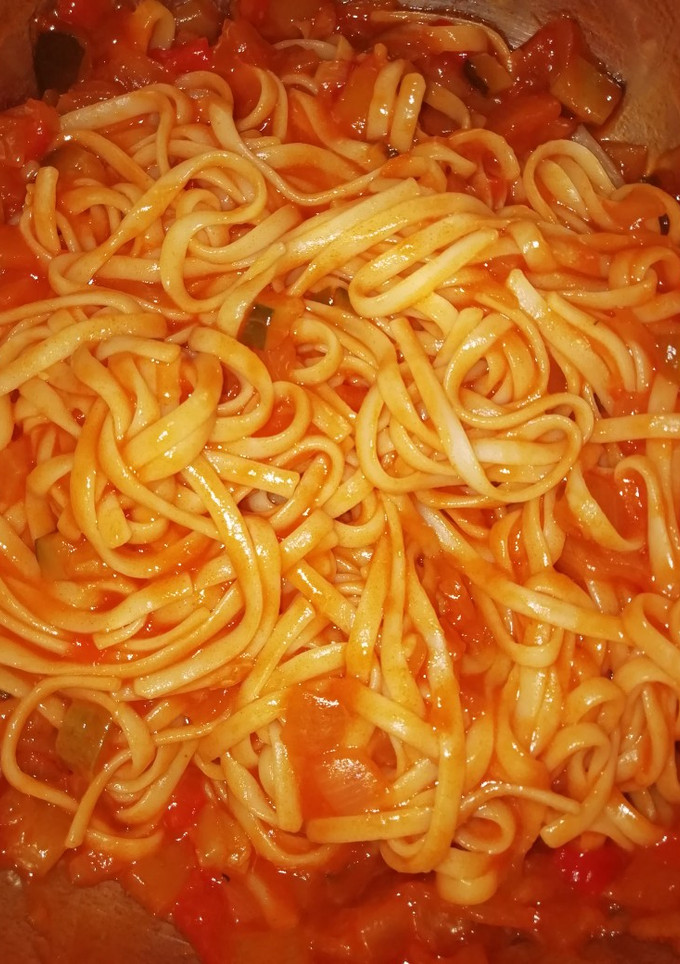 Una foto de Tallarines con pisto de verdura