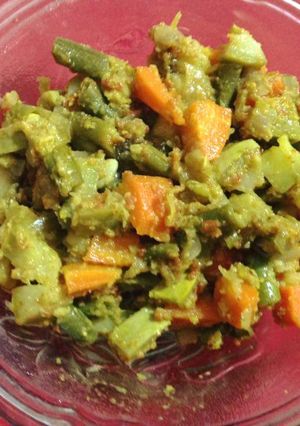A picture of Dry vegetable korma.