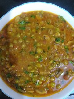मटर मशरूम मसाला (matar mushroom masala reicpe in Hindi) रेसिपी मुख्य फोटो