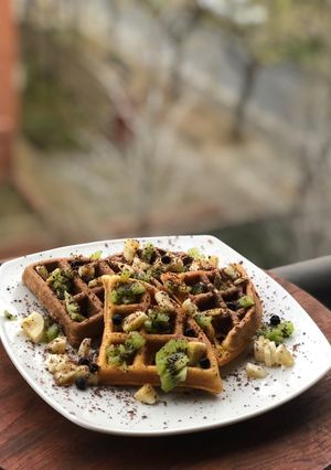 Una foto de Waffles con plátano & kiwi