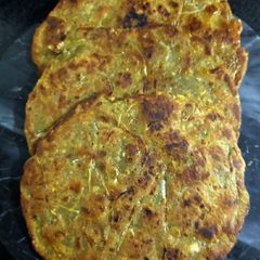A picture of Bajra-Dudhi (Pearl Millet flour and Bottle Gourd) Dhebra.