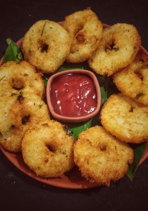 सूजी वडा (Suji vada recipe in hindi) रेसिपी मुख्य फोटो