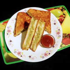 A picture of Stuffed Bread Pakoda.