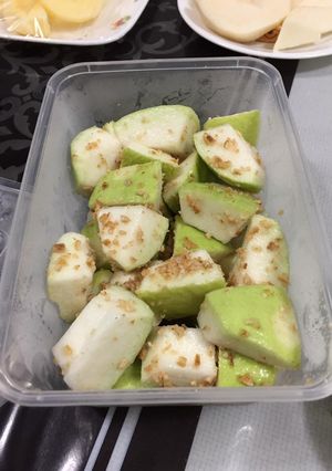 A picture of Guava with Orange peel.