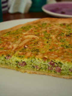 Una foto de Quiche de brócoli y jamón serrano