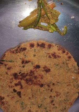 मक्का मेथी पराठा(makka methi paratha recipe in hindi) रेसिपी मुख्य फोटो