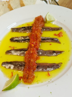 Una foto de Anchoas con confitura agridulce de pimiento rojo