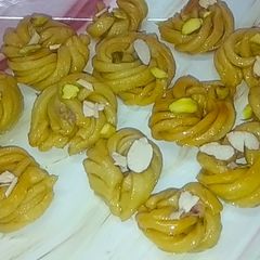 A picture of Shahi Shakkarpara Rings.