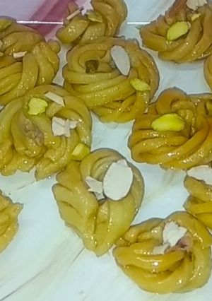 A picture of Shahi Shakkarpara Rings.