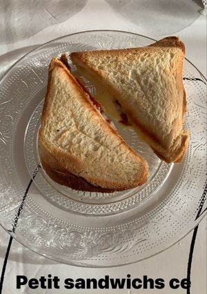Une photo de Sandwich toasté raclette/jambon de Serrano