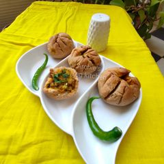 A picture of Masala Bati.